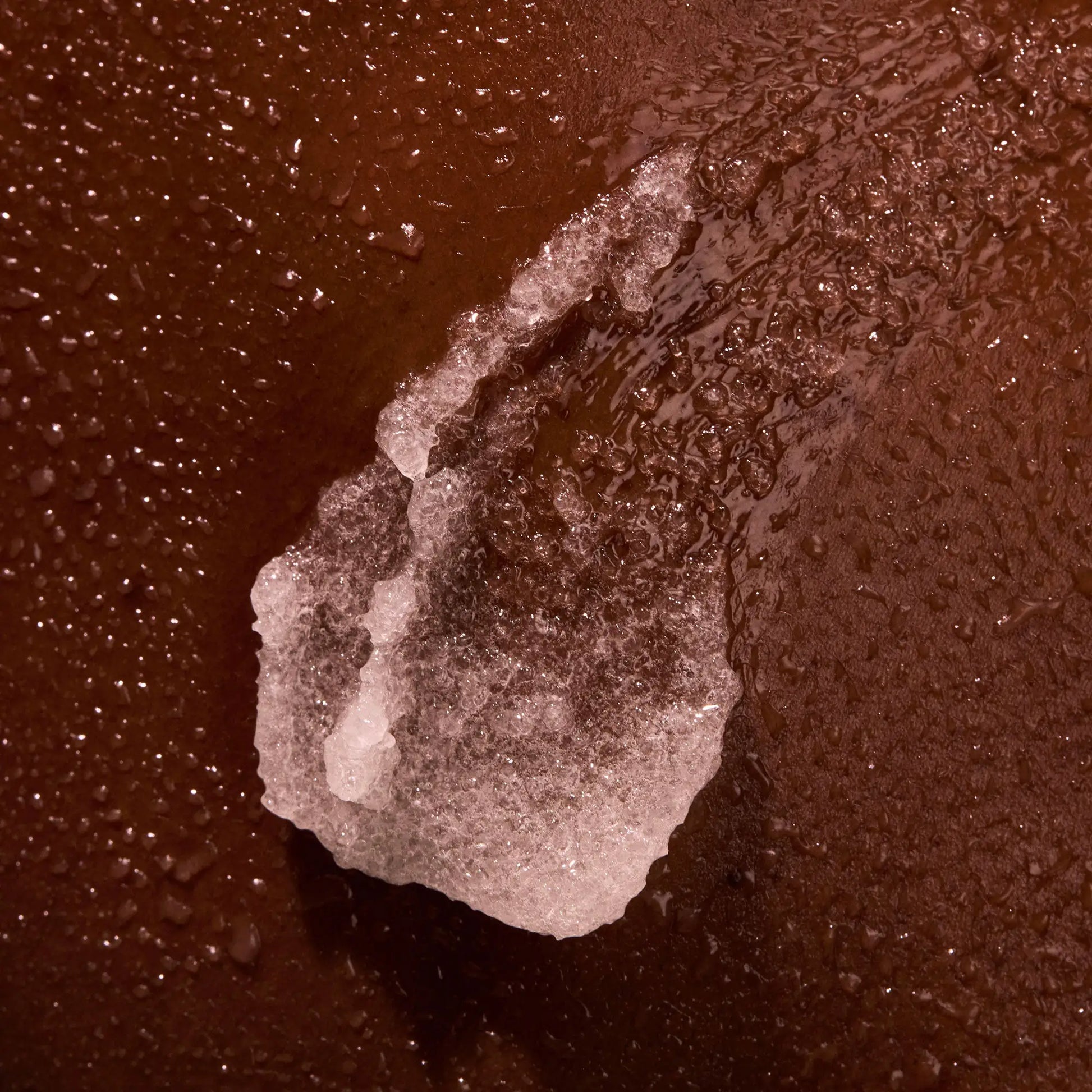 the-glow-getter-multi-oil-body-scrub-l7 NATR-40028-Alt-Image-TheGlowGetterMulti-OilBodyScrub-08.webp
