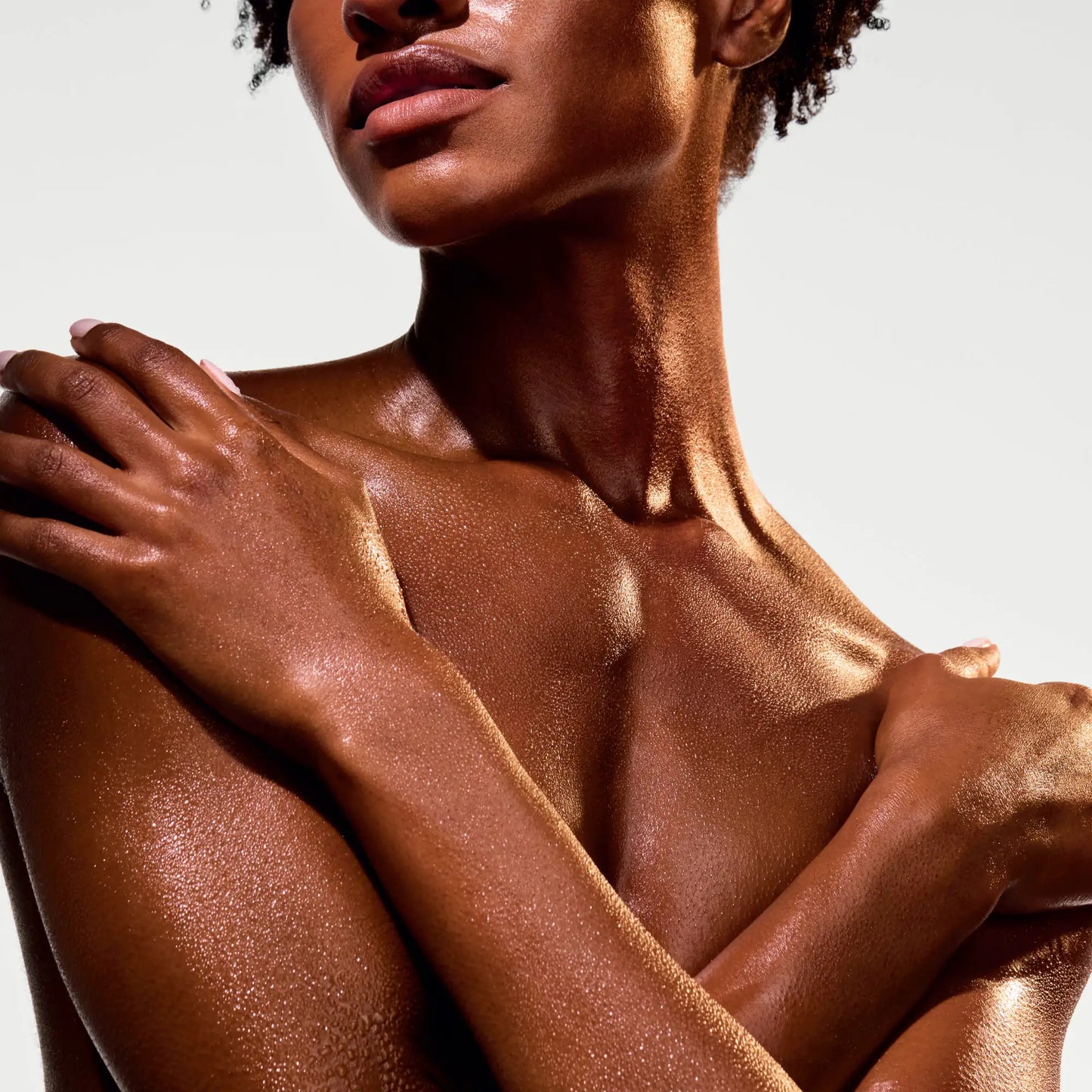 the-glow-getter-multi-oil-body-scrub-l7 NATR-40028-Alt-Image-The_Glow_Getter_Multi-Oil_Body_Scrub-06_1.webp